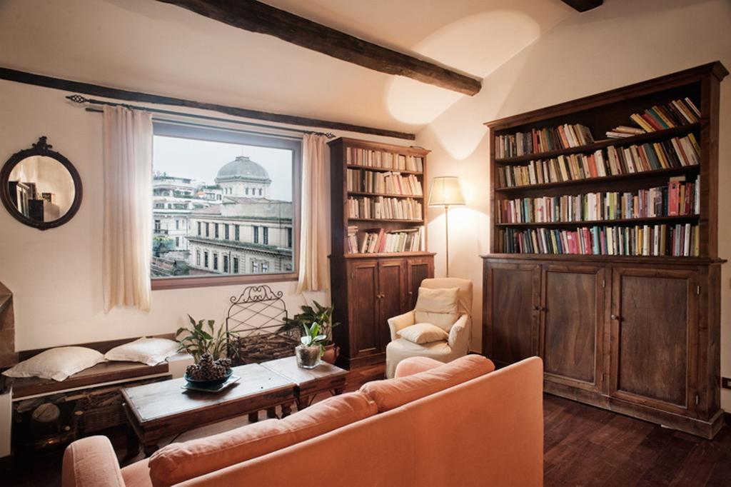 Apartment Rent In - Teatro Marcello Rome